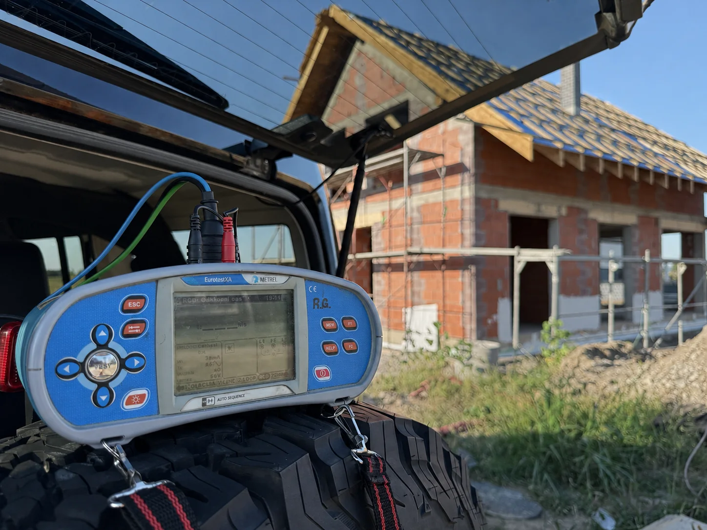 Merilna oprema za preverjanje električne inštalacije v novogradnji
